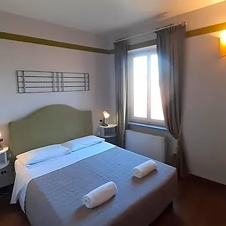 Moderno Hotel 2*